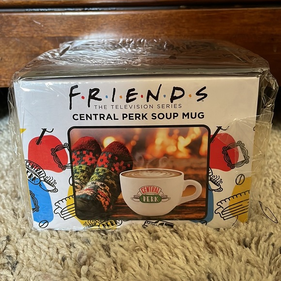 🥳HP🥳🎉 Friends "Central Perk" Inverted Handle 24-Ounce Mug - Picture 3 of 7